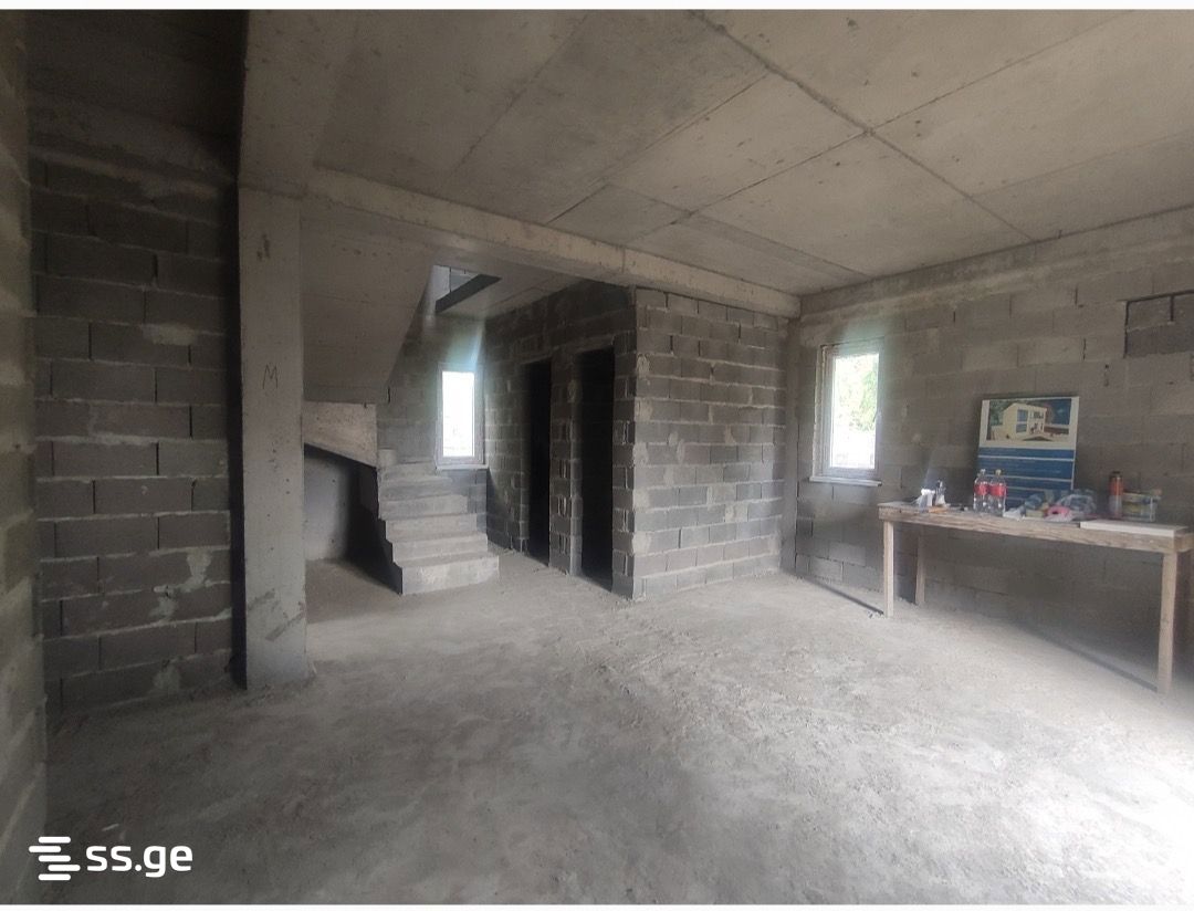 6 Room Private House For Sale view 3