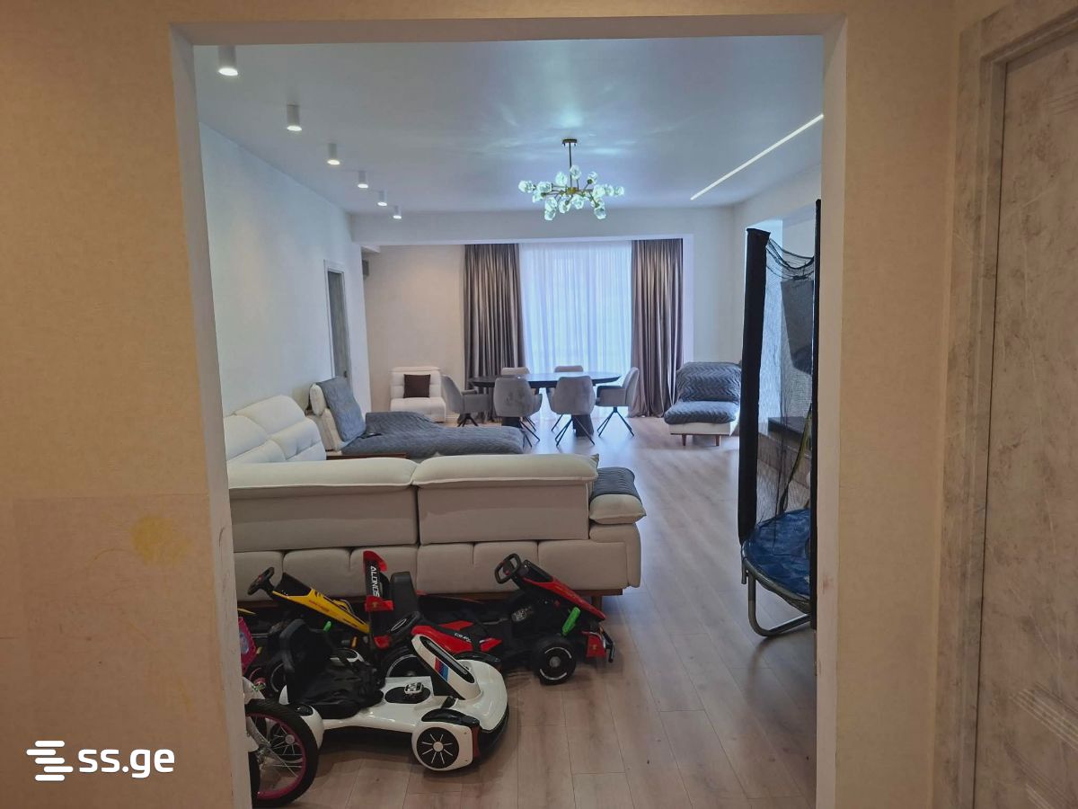 5 room Flat For Rent. Saburtalo - Aanzicht 3