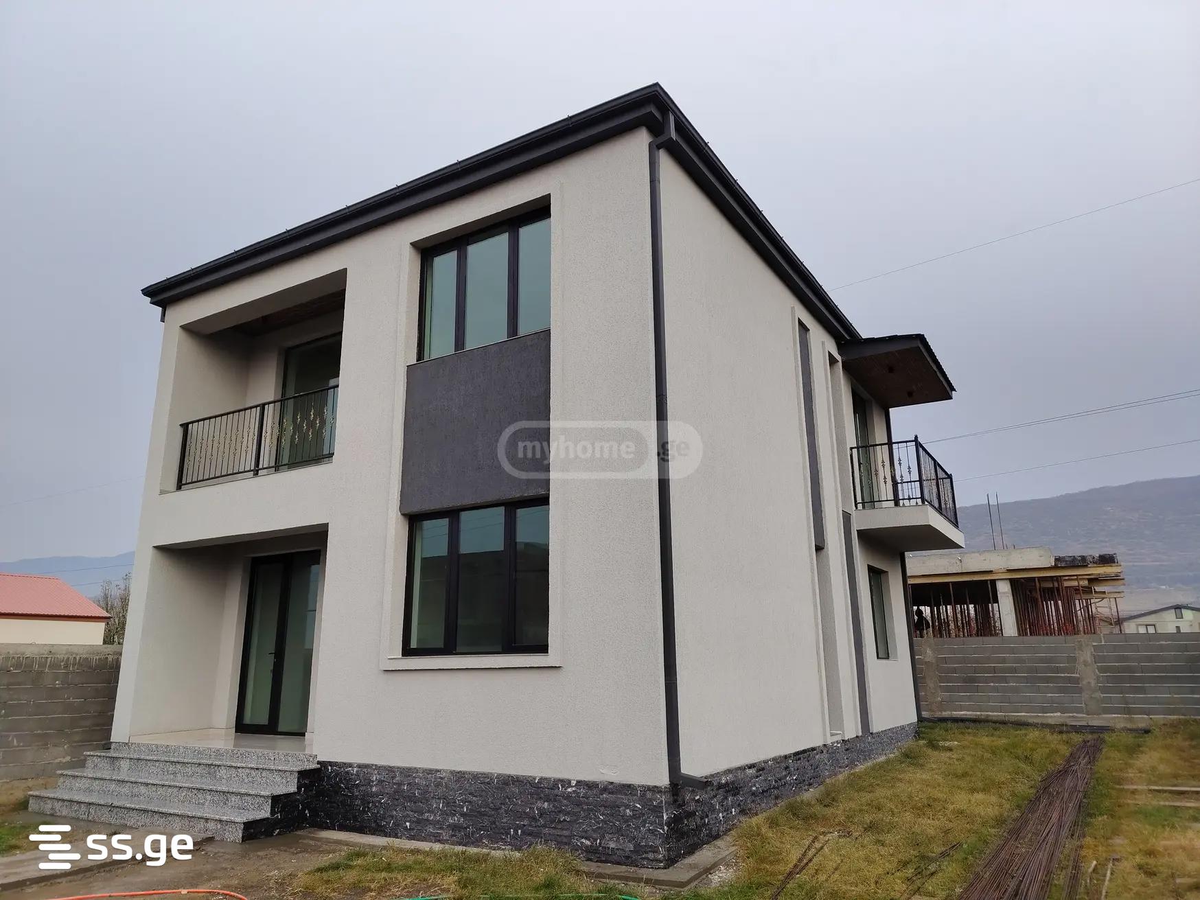 8 Room Private House For Sale view 3