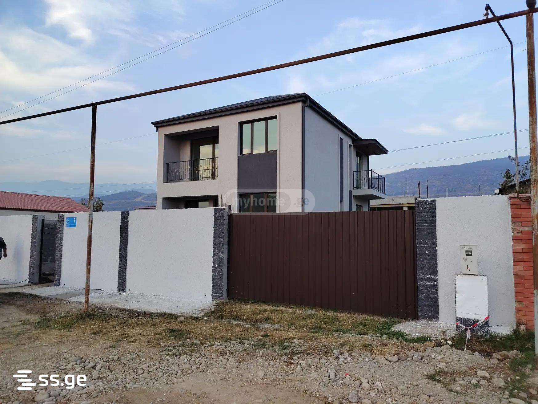 8 Room Private House For Sale view 4