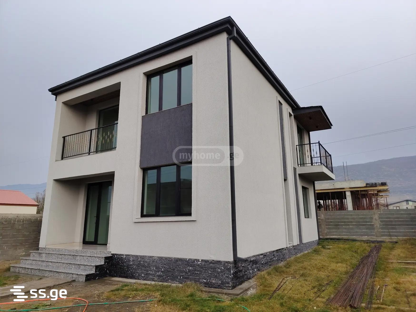 8 Room Private House For Sale view 6