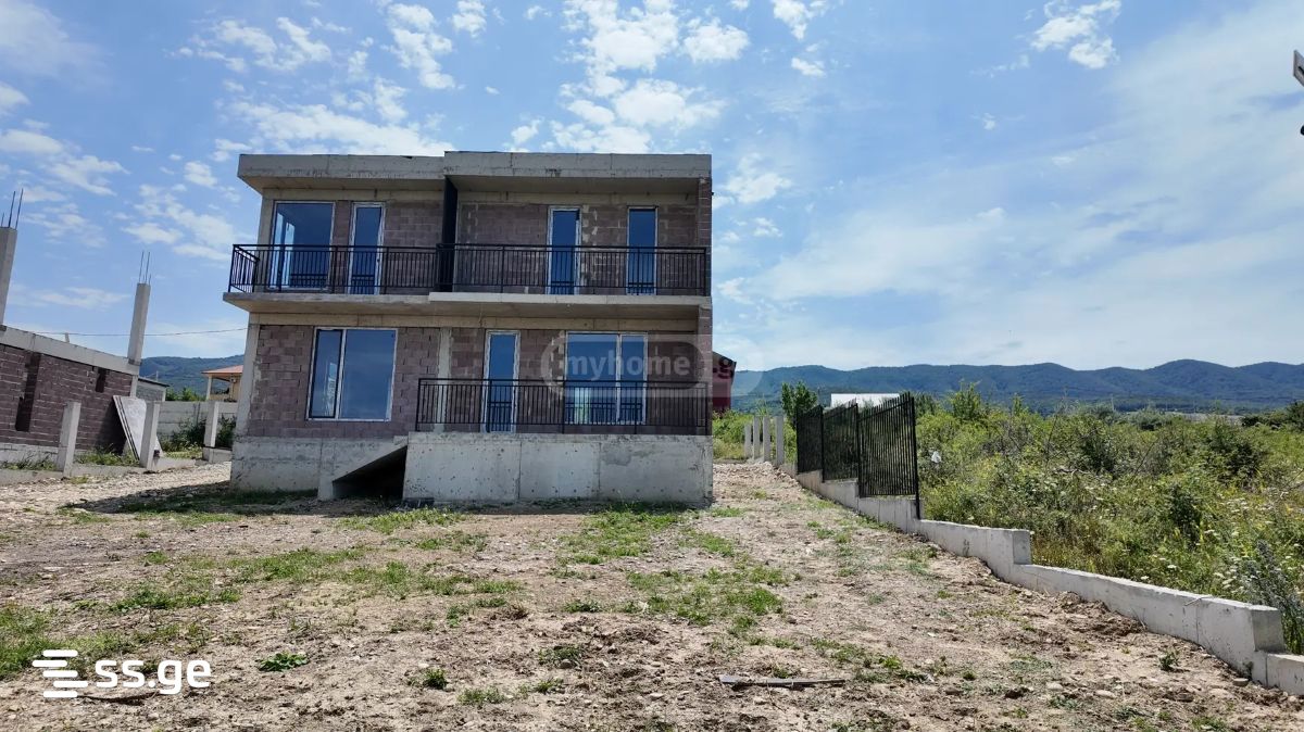 8 Room Private House For Sale view 11