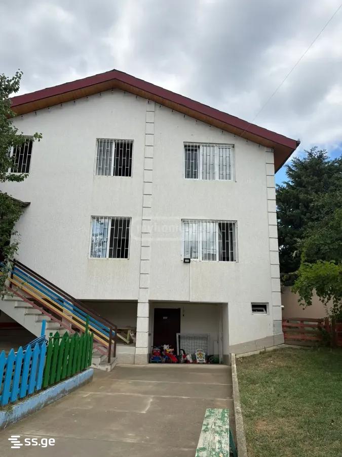 Namas, 320 m²