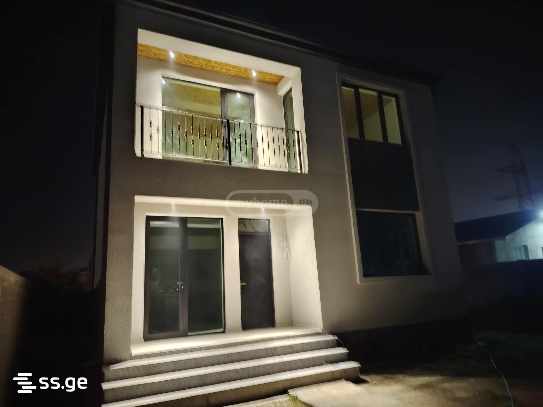 8 Room Private House For Sale view 1