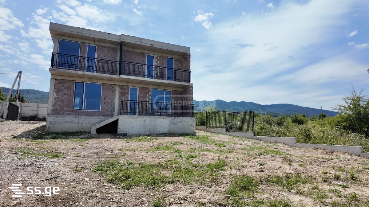 8 Room Private House For Sale view 6