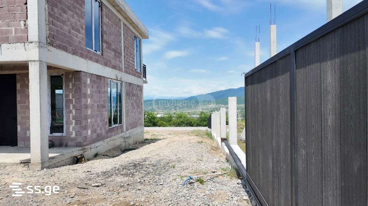 8 Room Private House For Sale view 4