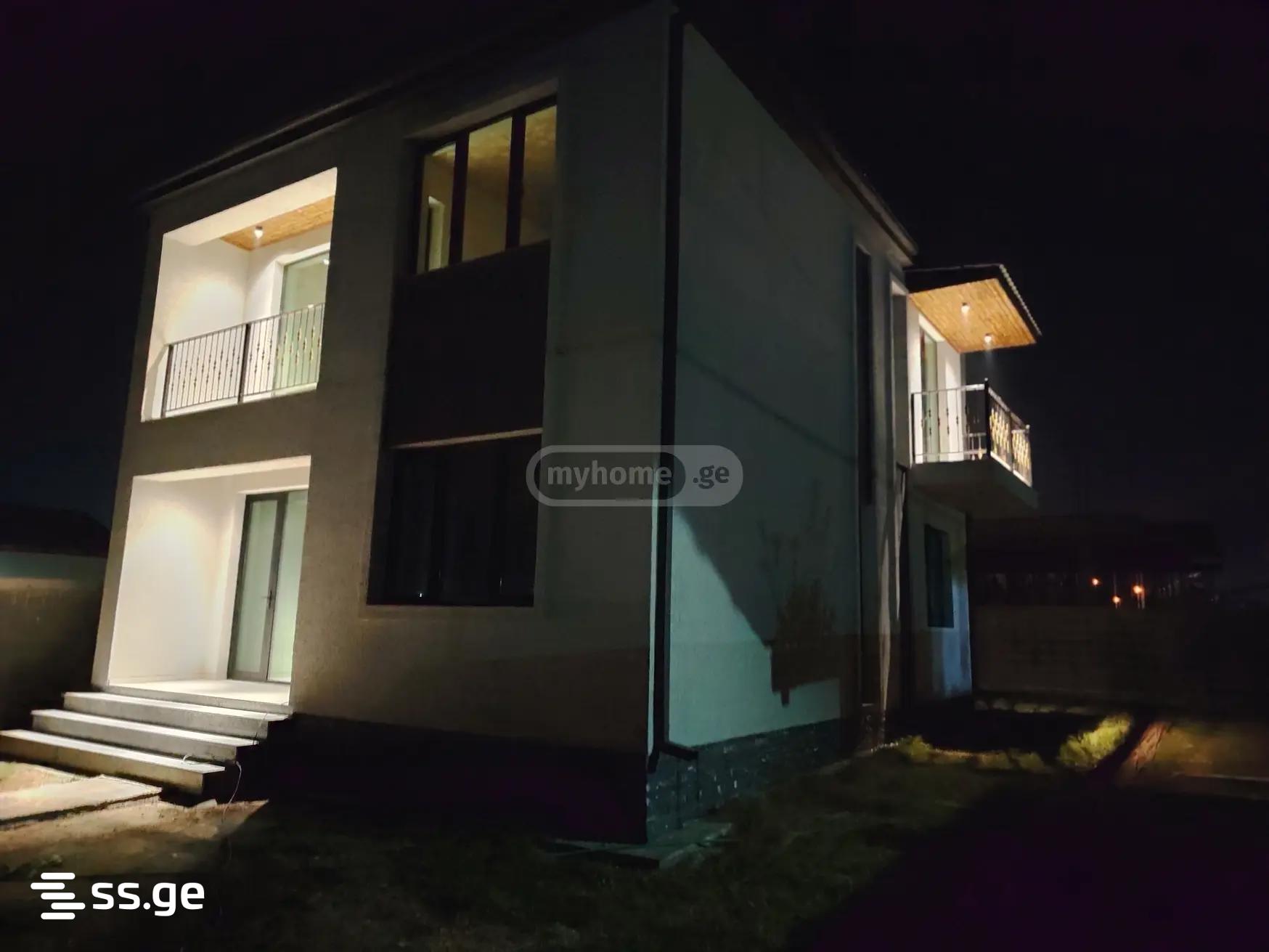 8 Room Private House For Sale view 2