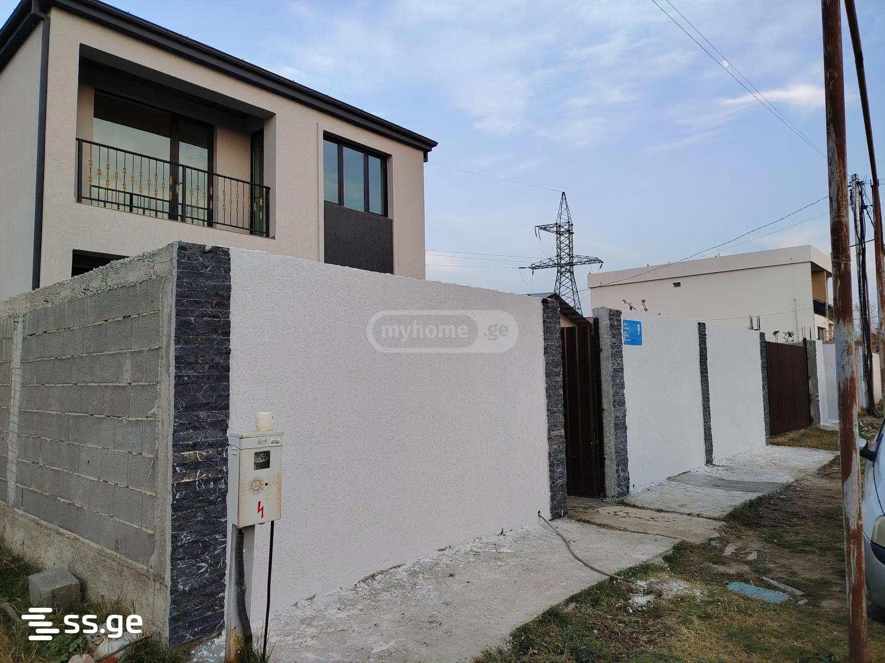 8 Room Private House For Sale view 10