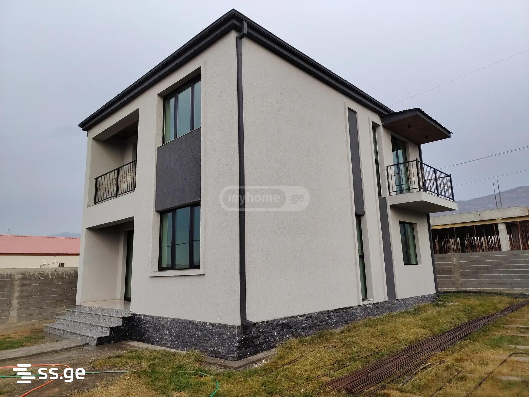 8 Room Private House For Sale view 9