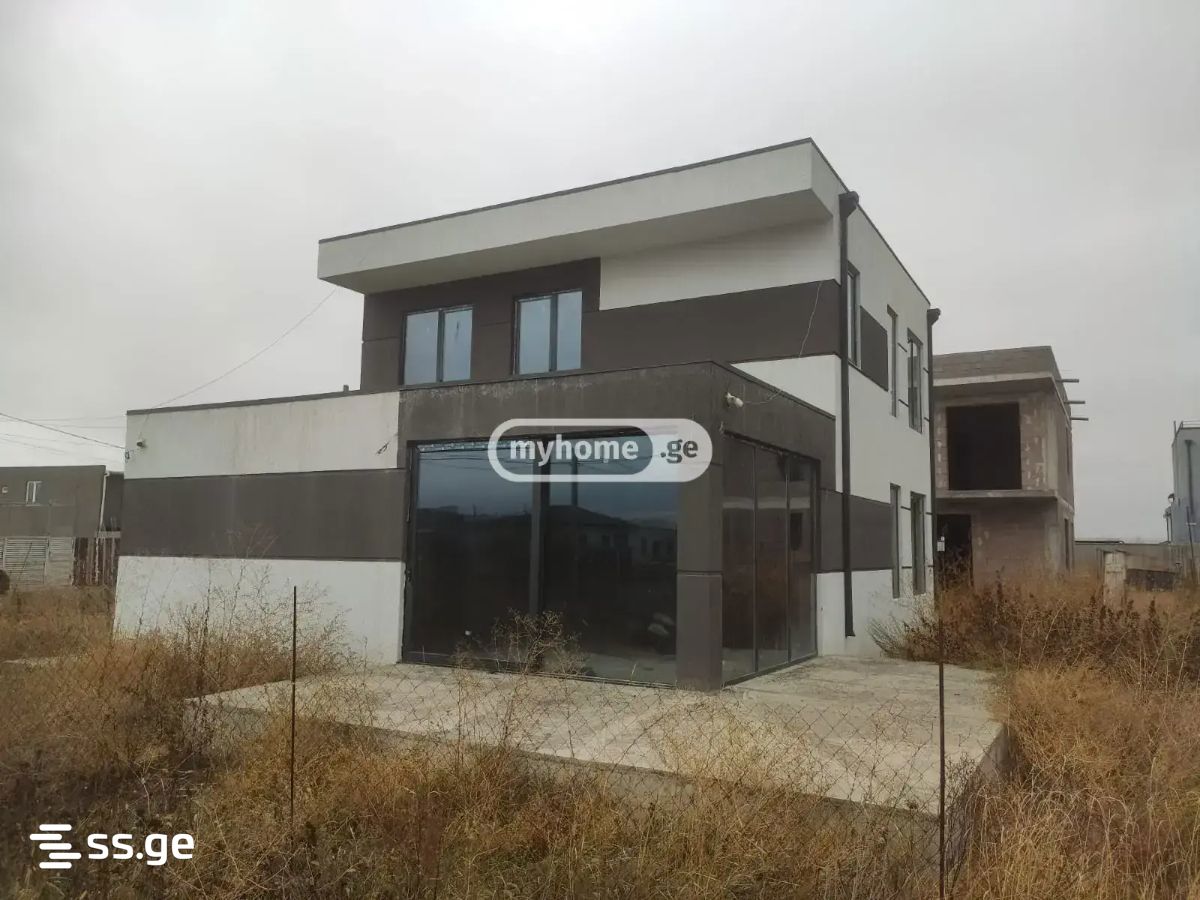 5 Room Private House For Sale view 1