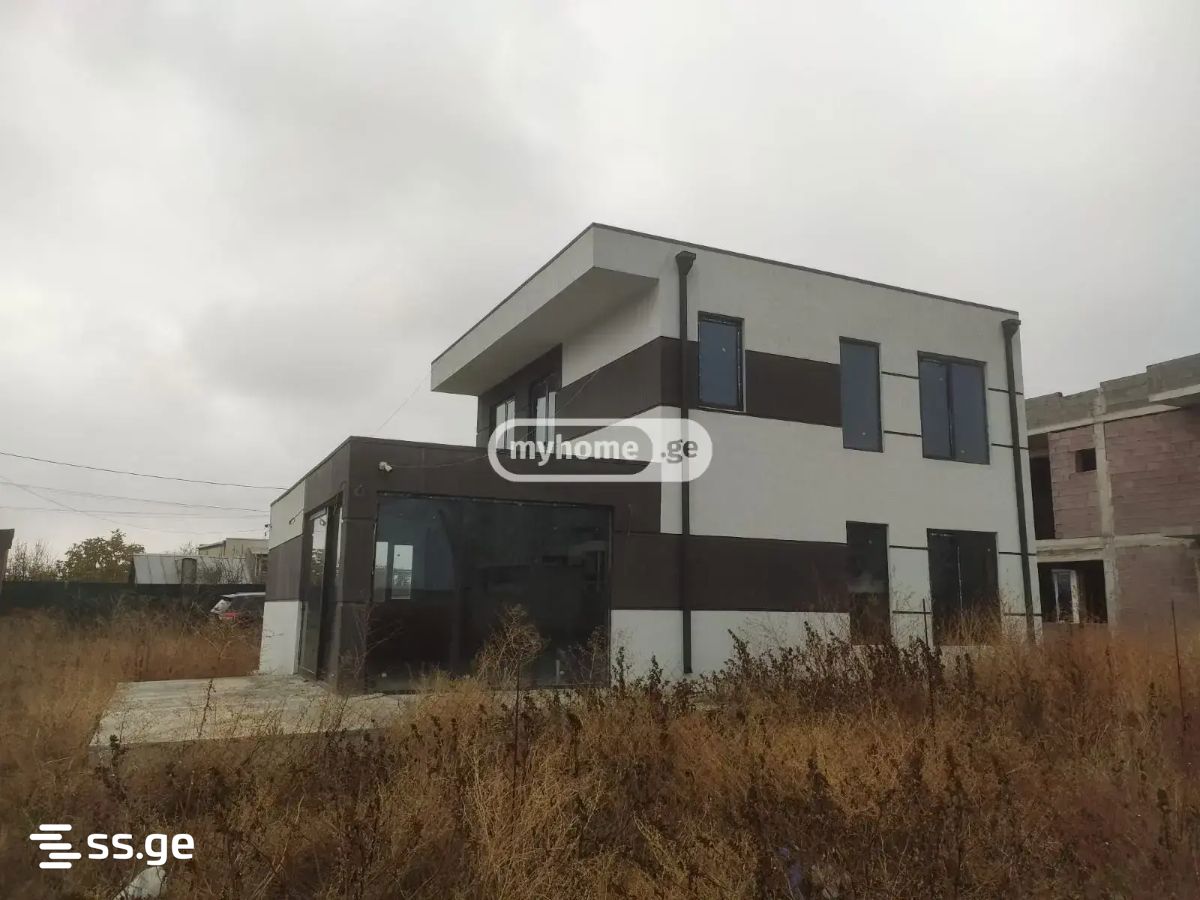 5 Room Private House For Sale view 2