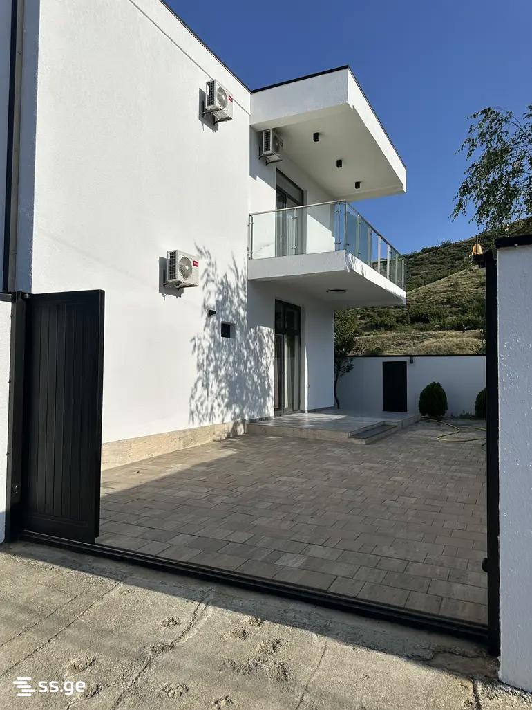 5 room Private House For Sale. Digomi - Aanzicht 2