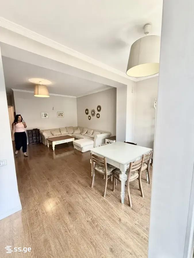 4 room Flat For Sale. Bagebi - Aanzicht 2