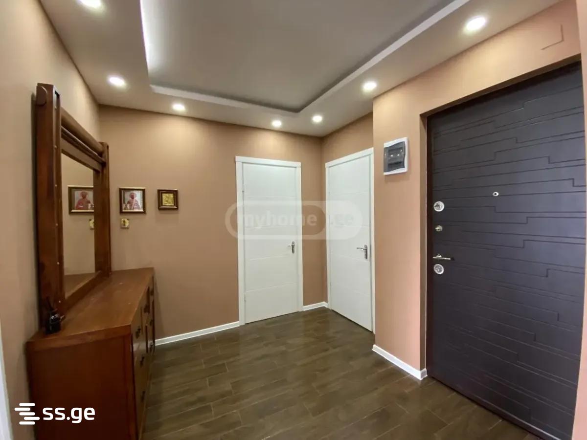 2 room Flat For Sale. Batumi - Bild 4