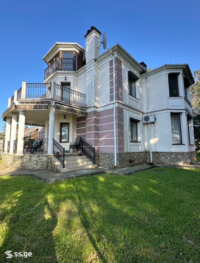 8 Room Private House For Sale view 1