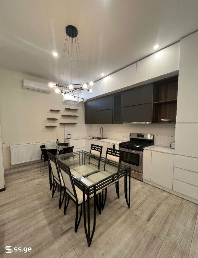 6 room Flat For Rent. Mtatsminda – další