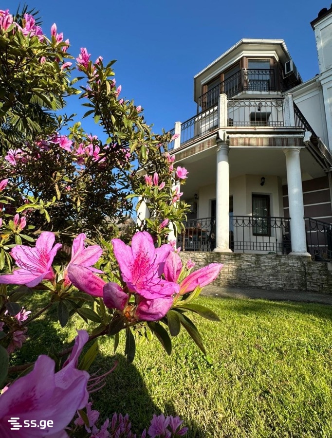 8 Room Private House For Sale view 4