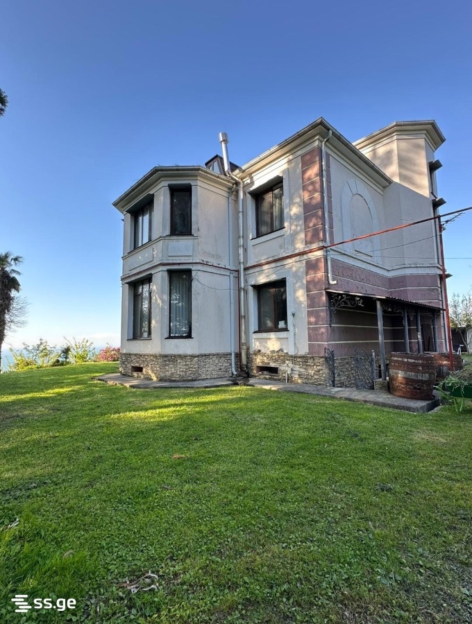 8 Room Private House For Sale view 2