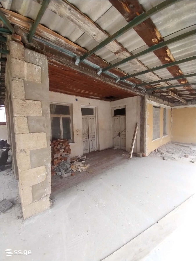 6 Room Private House For Sale view 2