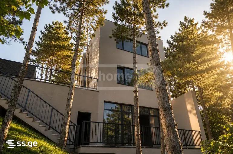 8 Room Private House For Sale view 4