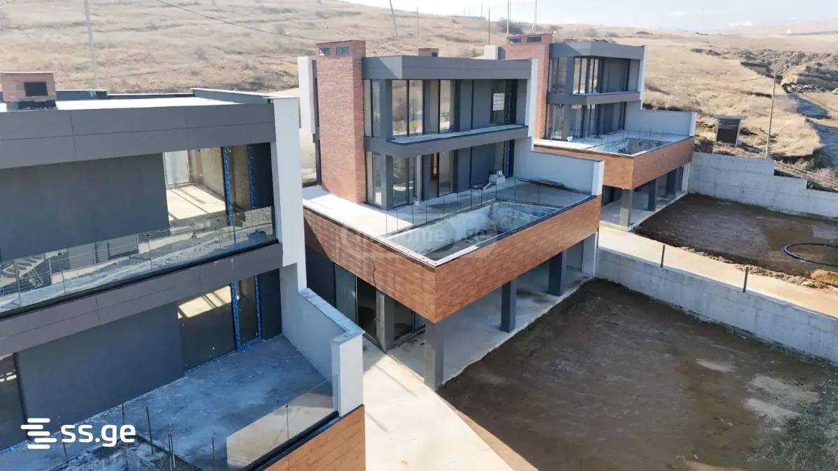 5 Room Private House For Sale view 1