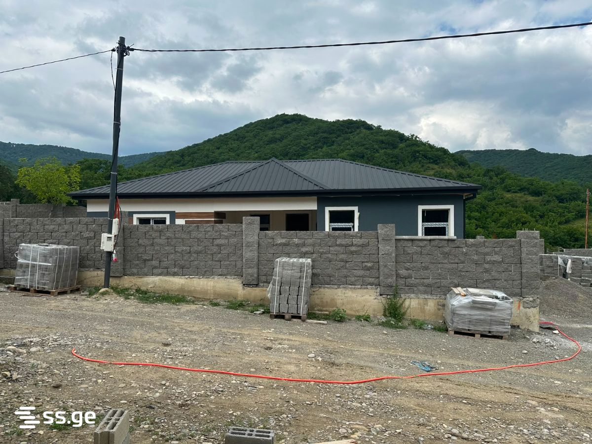 4 Room Private House For Sale view 2