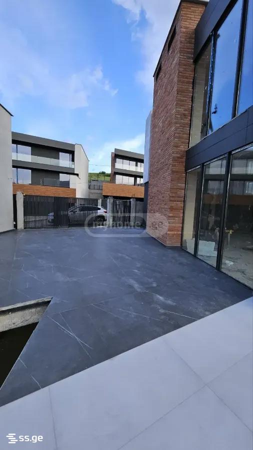5 Room Private House For Sale view 2