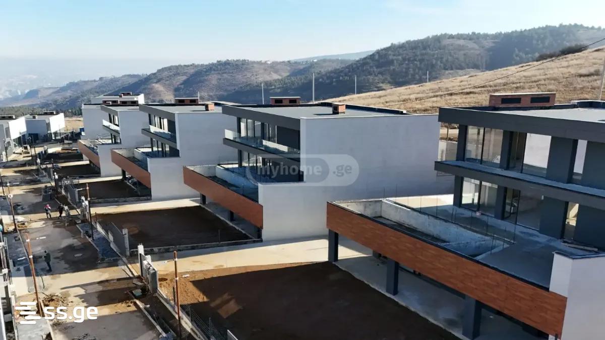 5 Room Private House For Sale view 3