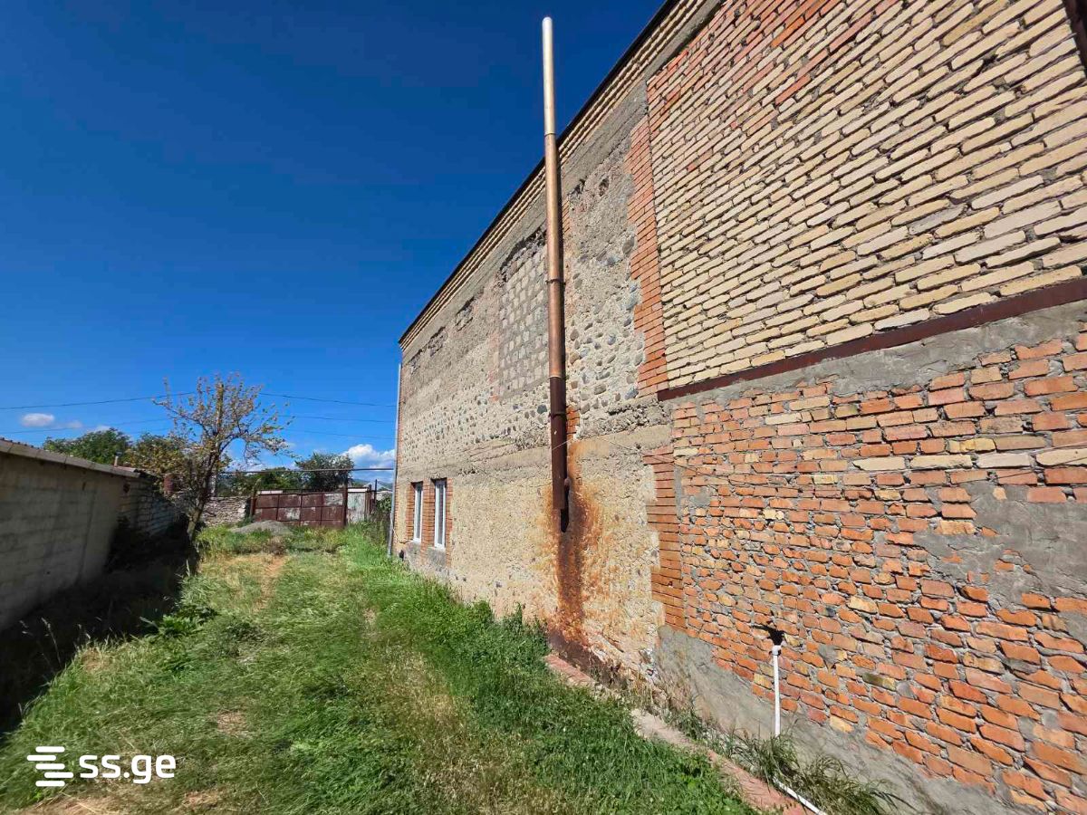 8 Room Private House For Sale view 2
