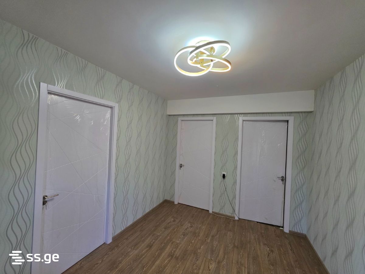 8 Room Private House For Sale view 3