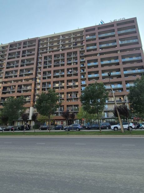 3部屋のマンション、ფარნავაზ მეფის გამზირი