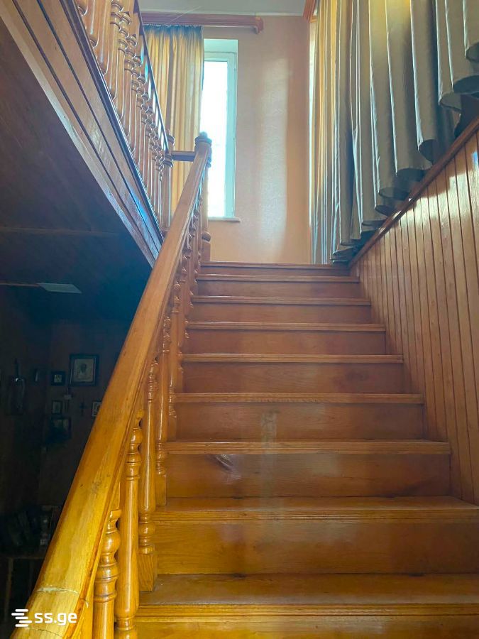 7 Room Private House For Sale view 3