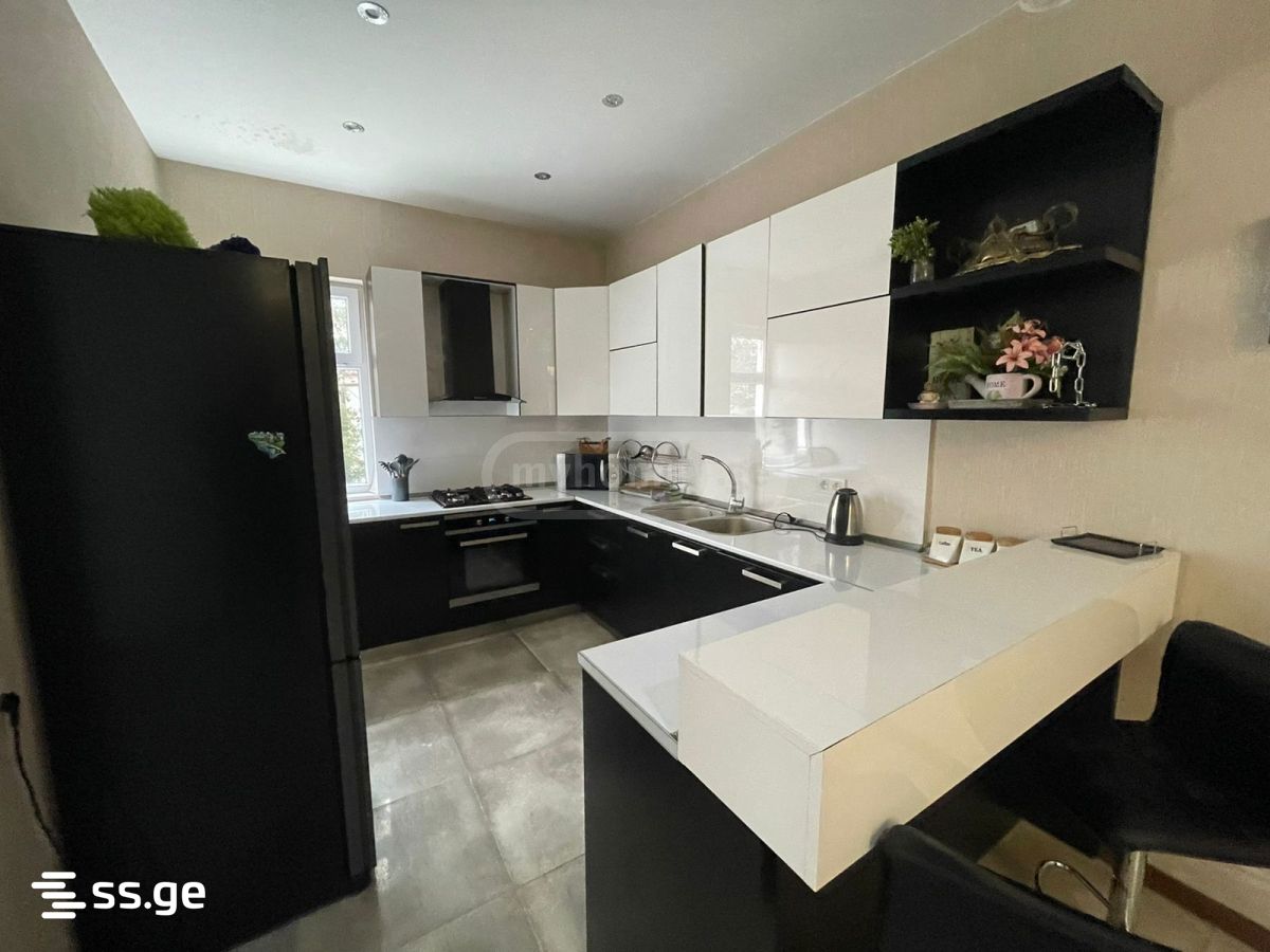 5 Room Private House For Rent. Bazaleti view 2