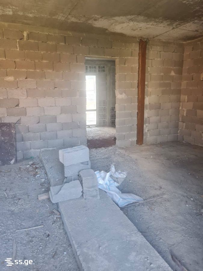 8 Room Private House For Sale view 4