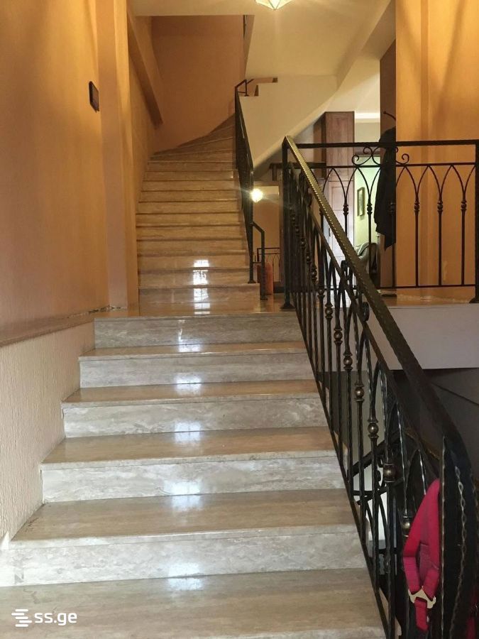 7 Room Private House For Sale view 1