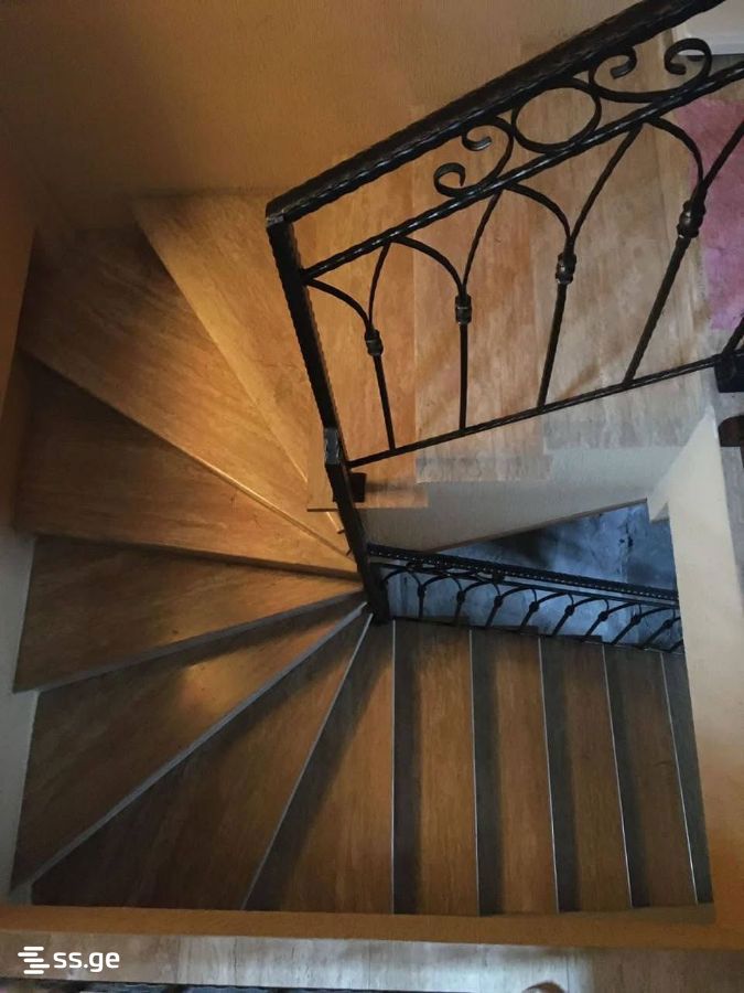 7 Room Private House For Sale view 2