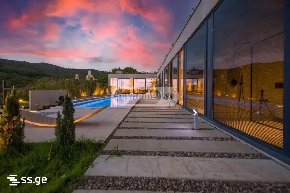 6 Room Private House For Sale view 1