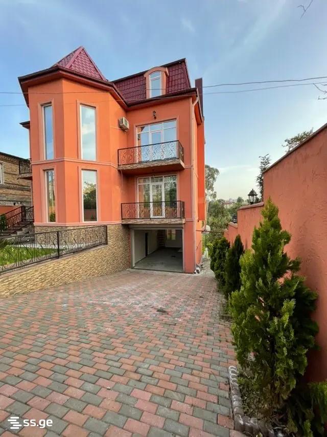 8 Room Summer Cottage For Rent. Makhindjauri view 1
