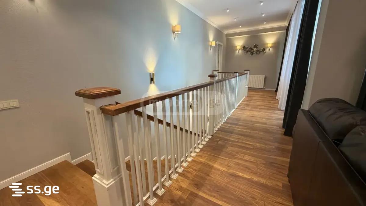 7 Room Private House For Sale view 4