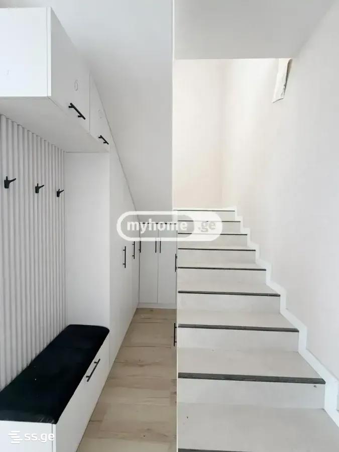 5 Room Private House For Sale view 2