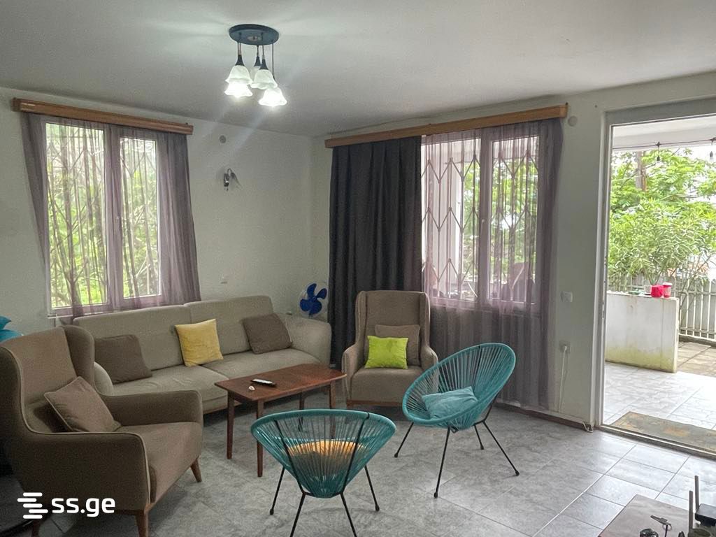 6 Room Private House For Sale view 2