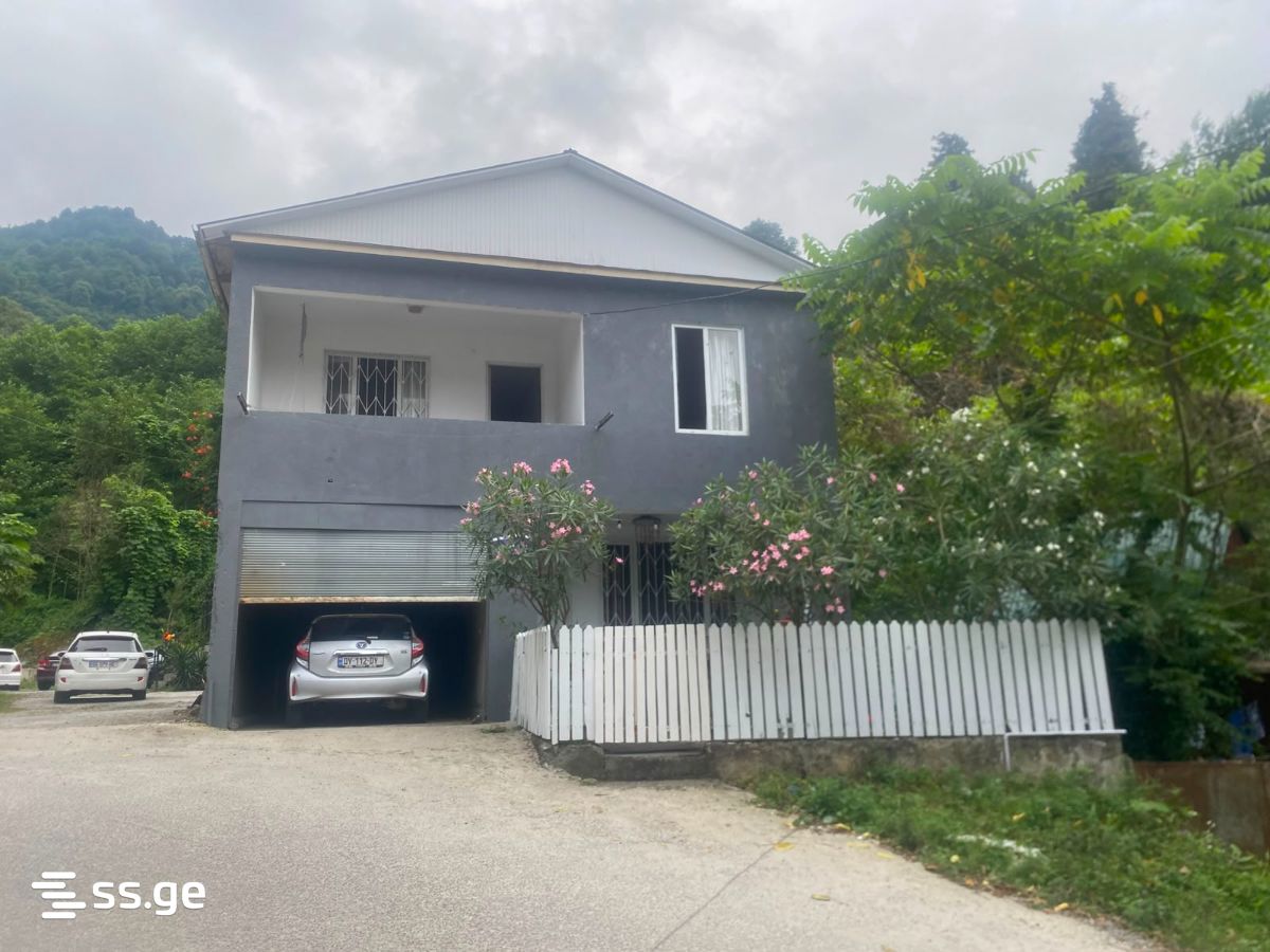 6 Room Private House For Sale view 1