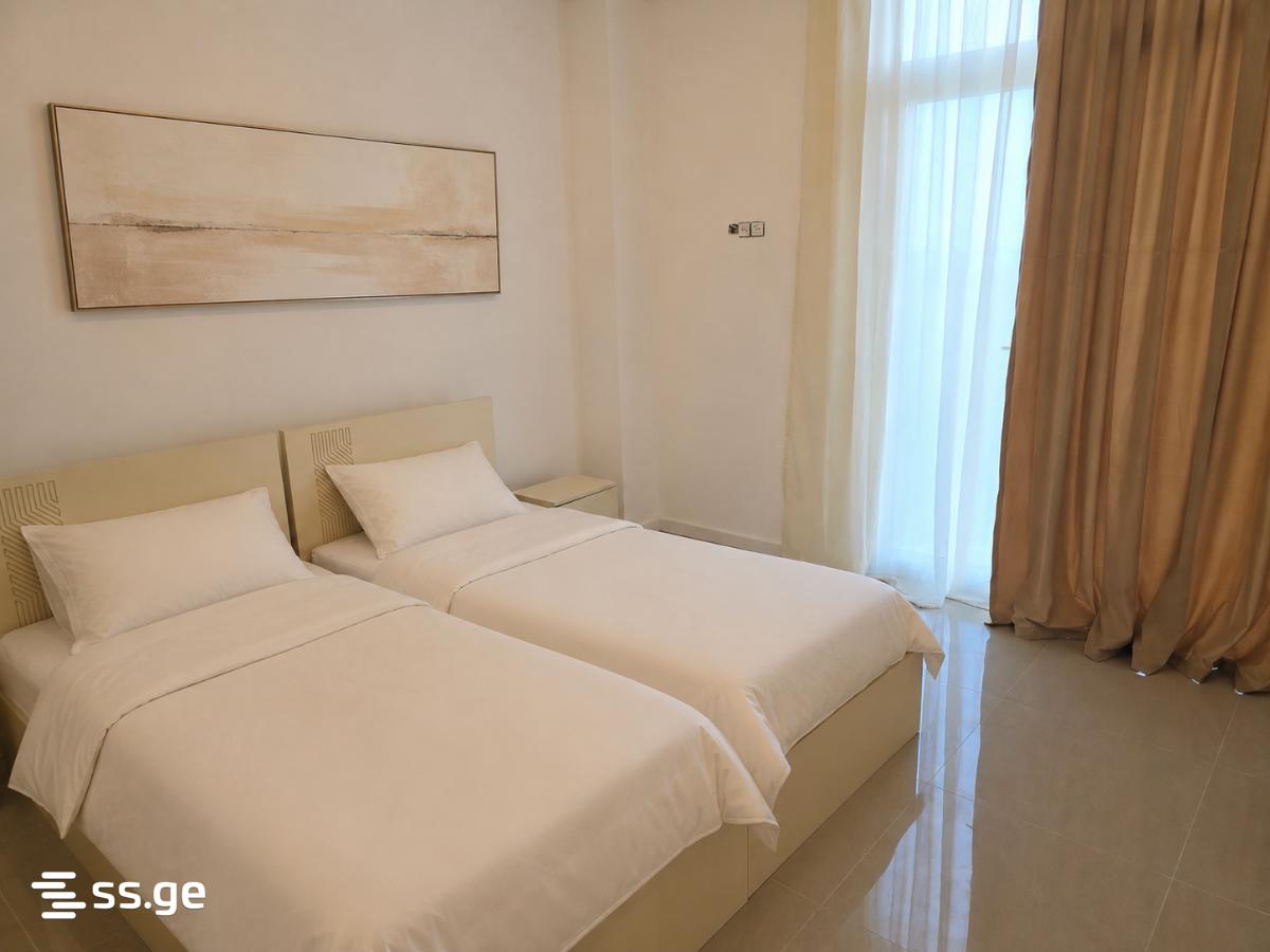 4 Room Flat Daily Rent. Ureki view 8