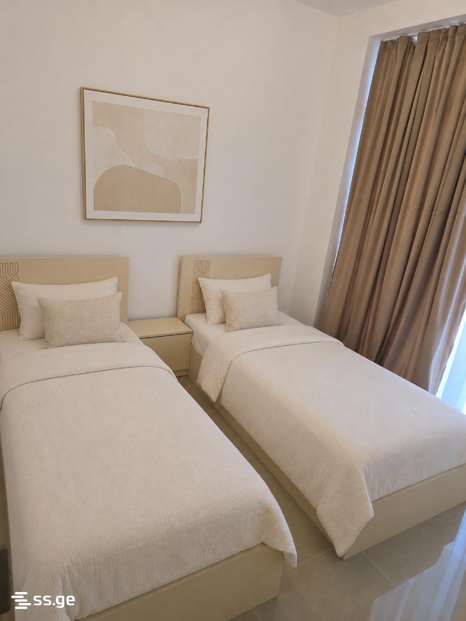 4 Room Flat Daily Rent. Ureki view 5