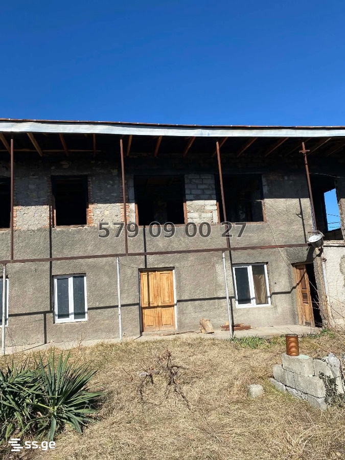 8 Room Private House For Sale view 1