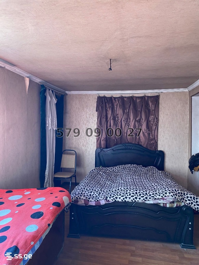 8 Room Private House For Sale view 4