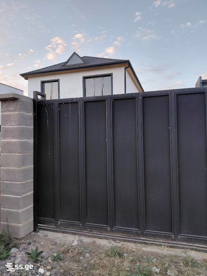 4 Room Private House For Sale view 2