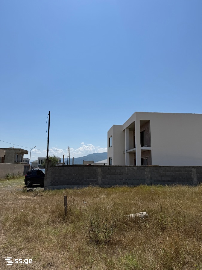 7 Room Private House For Sale view 3