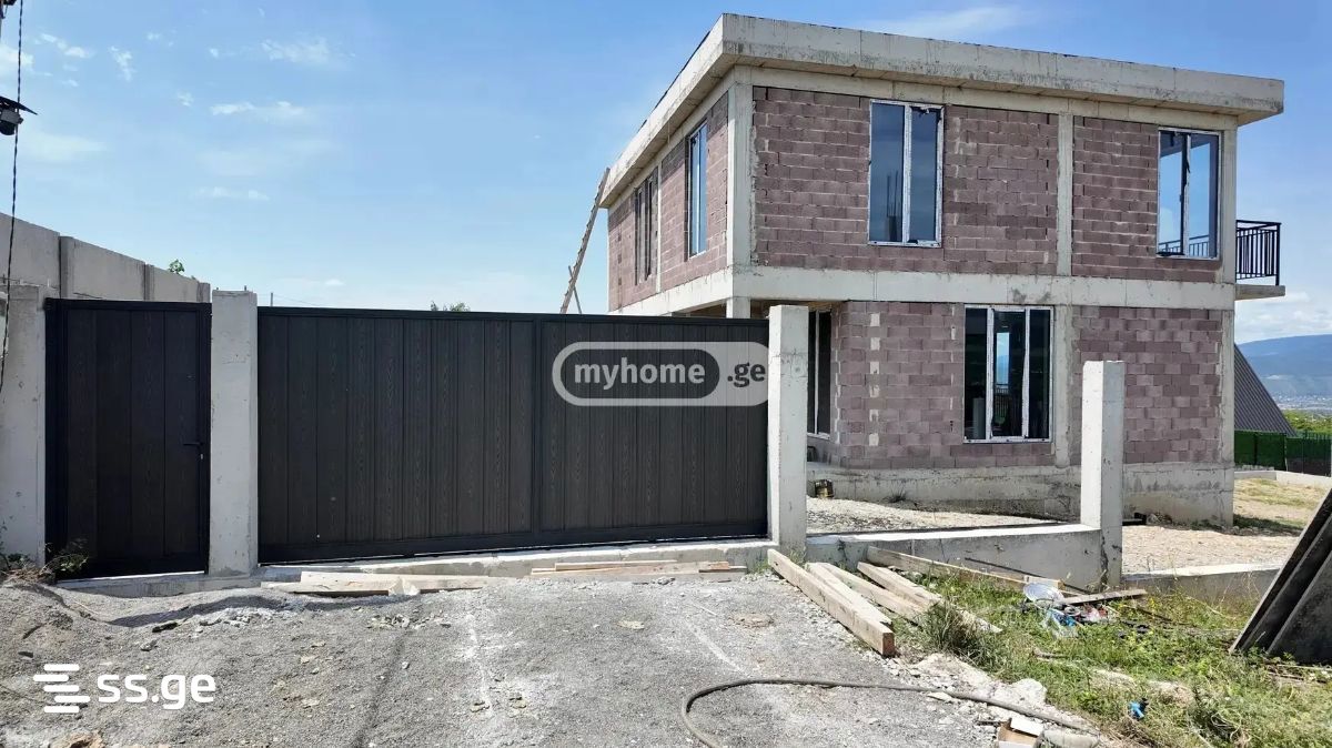 9 Room Private House For Sale view 3