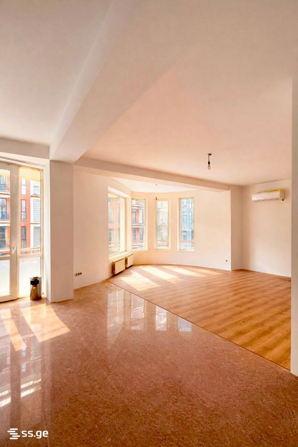 10 Room Private House For Sale view 2